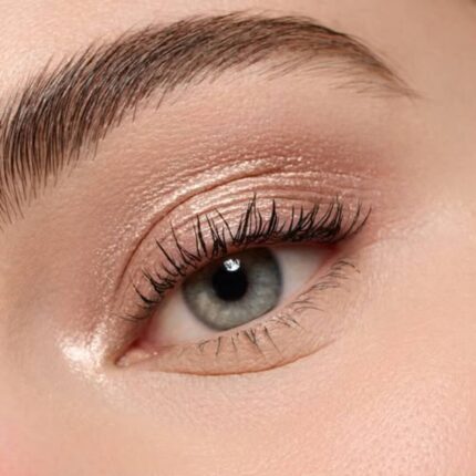Essence Mono Eyeshadow Pearly 02 Silky Taupe.